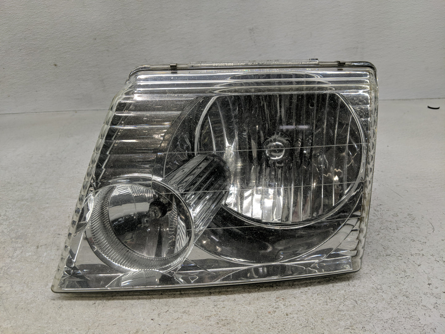 2002-2005 Ford Explorer Driver Left Oem Head Light Headlight Lamp - Oemusedautoparts1.com