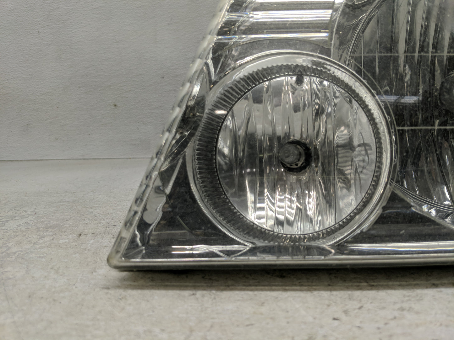 2002-2005 Ford Explorer Driver Left Oem Head Light Headlight Lamp - Oemusedautoparts1.com