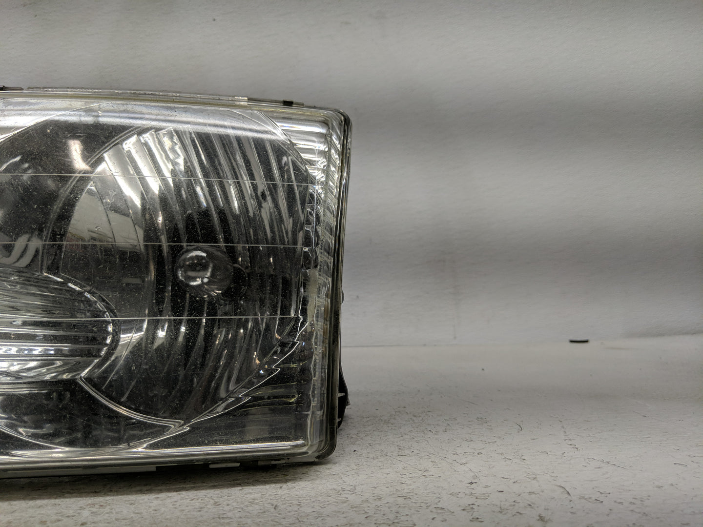 2002-2005 Ford Explorer Driver Left Oem Head Light Headlight Lamp - Oemusedautoparts1.com