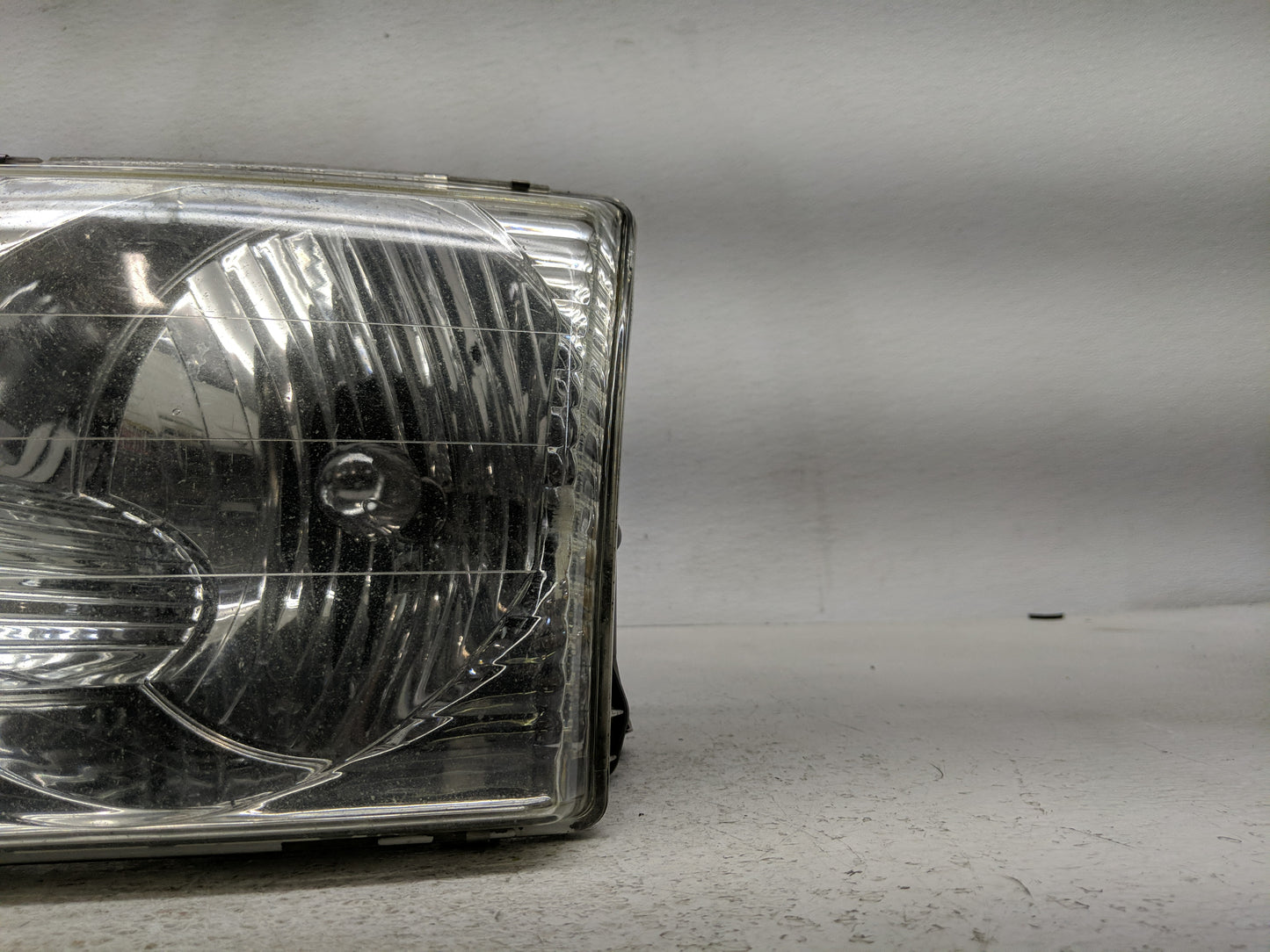 2002-2005 Ford Explorer Driver Left Oem Head Light Headlight Lamp - Oemusedautoparts1.com