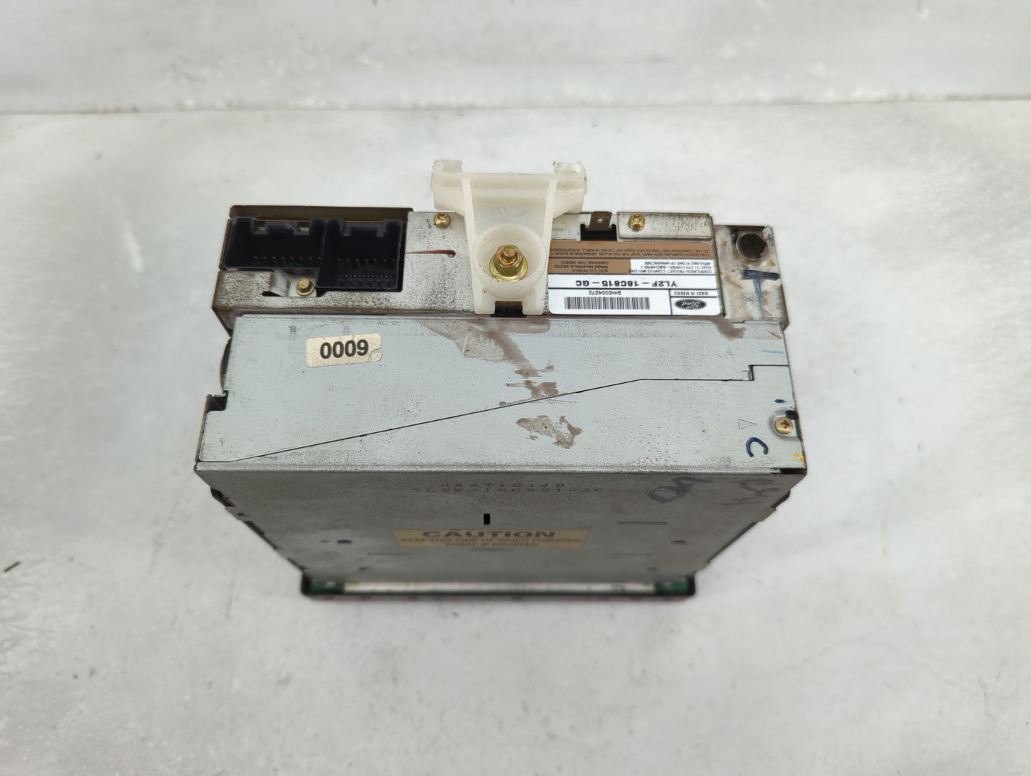 2001-2002 Ford Explorer Radio AM FM Cd Player Receiver Replacement P/N:YL2F-18C815-GC Fits Fits 2001 2002 OEM Used Auto Part