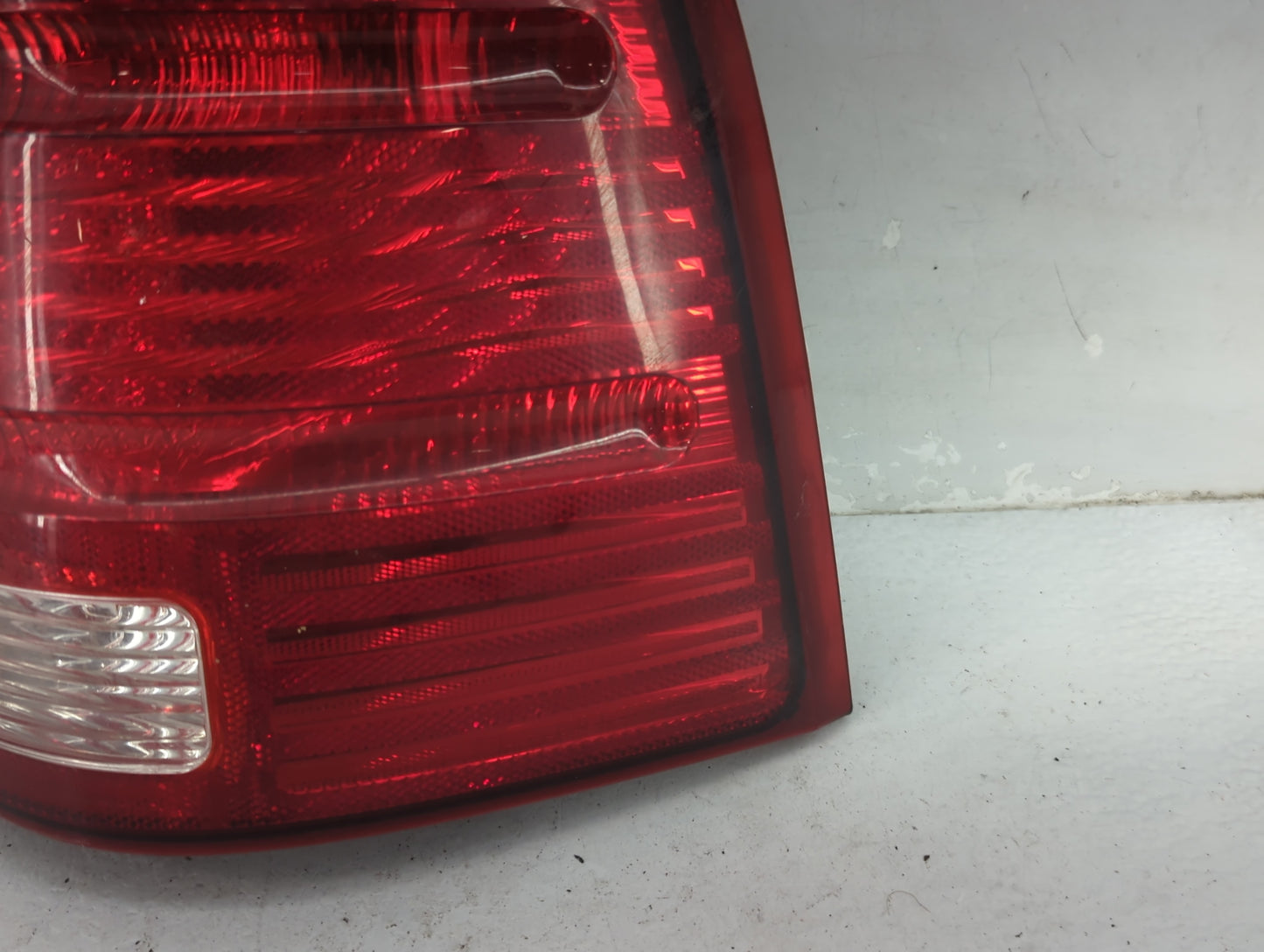 2002-2005 Ford Explorer Tail Light Assembly Passenger Right OEM P/N:1L2X-138504-B Fits Fits 2002 2003 2004 2005 OEM Used Aut