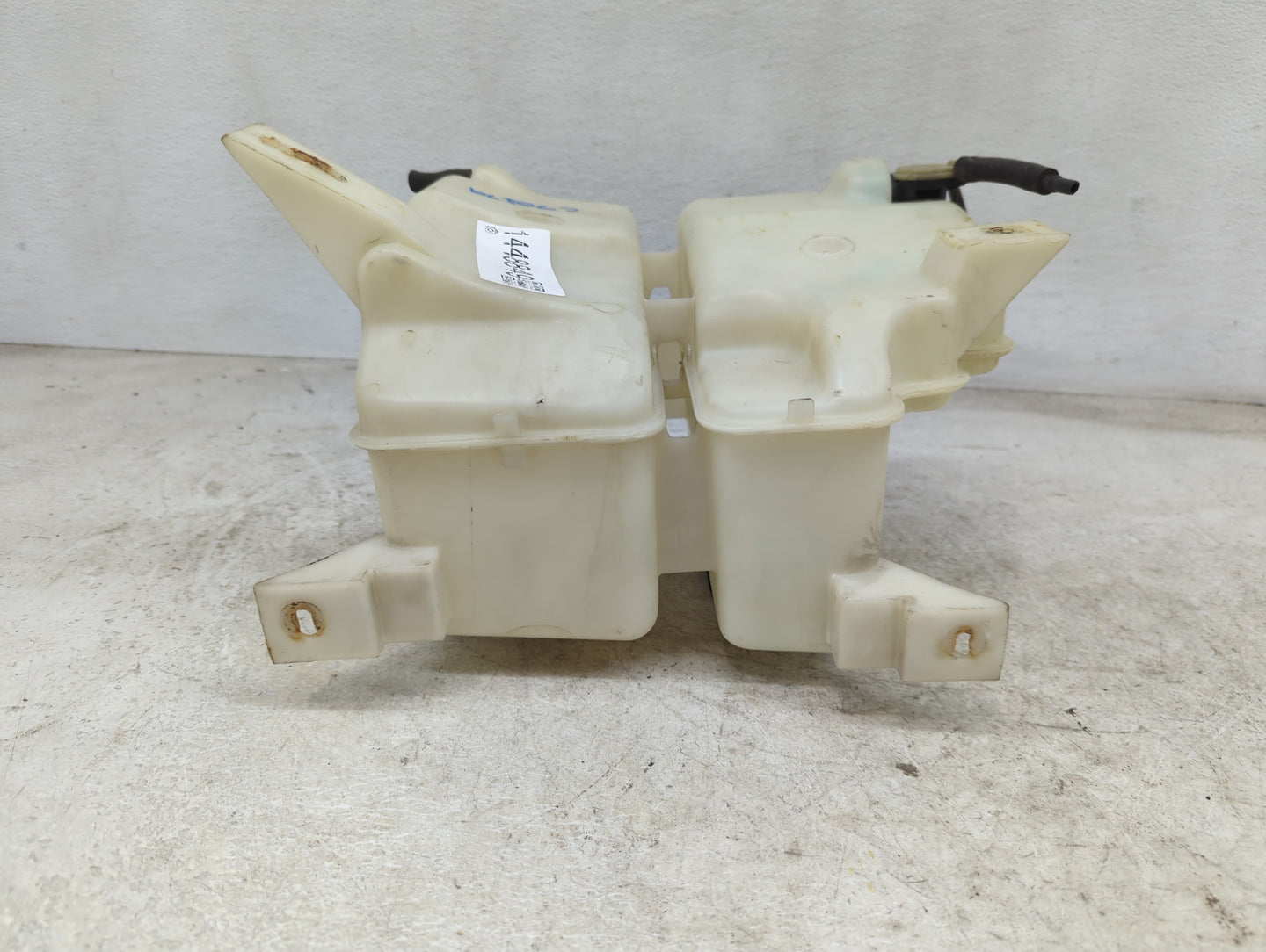 2002-2010 Ford Explorer Windshield Washer Fluid Reservoir Bottle Oem - Oemusedautoparts1.com