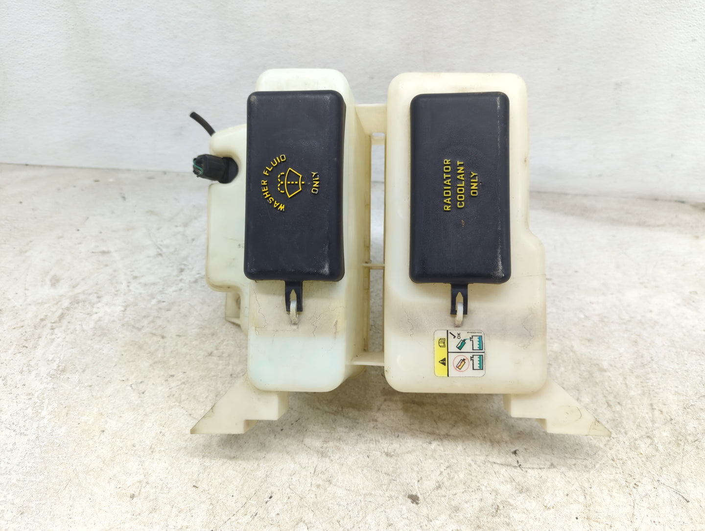 2002-2010 Ford Explorer Windshield Washer Fluid Reservoir Bottle Oem - Oemusedautoparts1.com