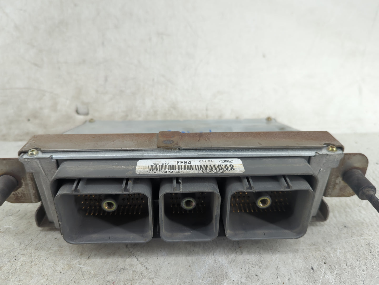2002 Ford Explorer PCM Engine Control Computer ECU ECM PCU OEM P/N:2L2A-12A650-CE Fits OEM Used Auto Parts - Oemusedautopart