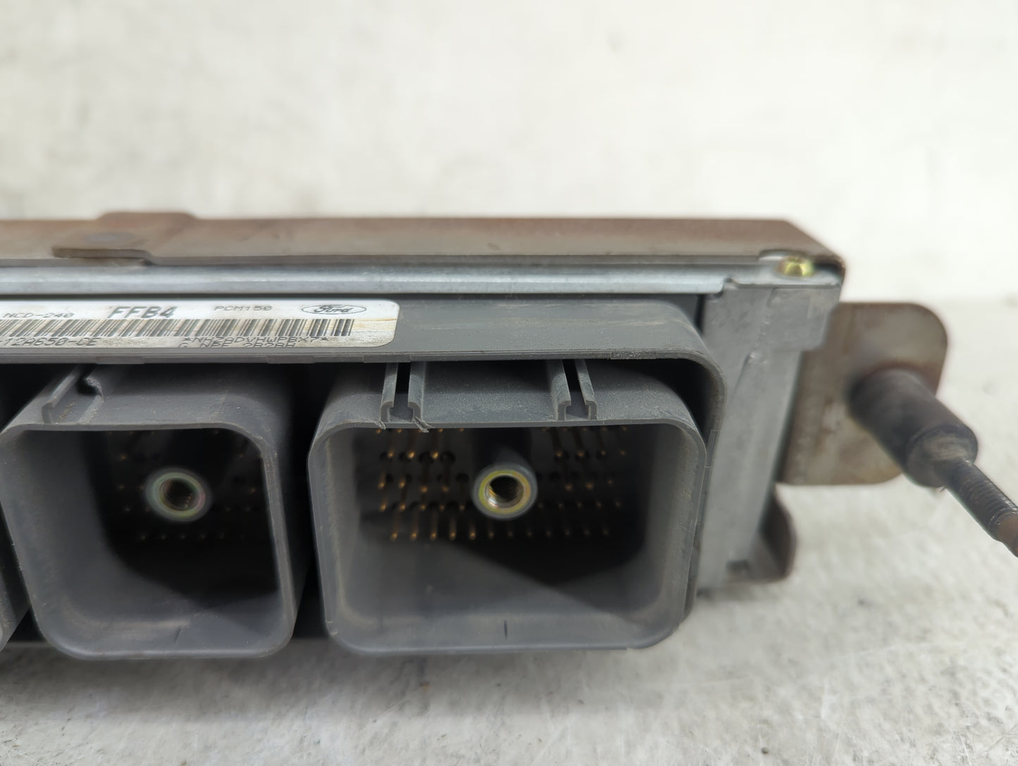 2002 Ford Explorer PCM Engine Control Computer ECU ECM PCU OEM P/N:2L2A-12A650-CE Fits OEM Used Auto Parts - Oemusedautopart