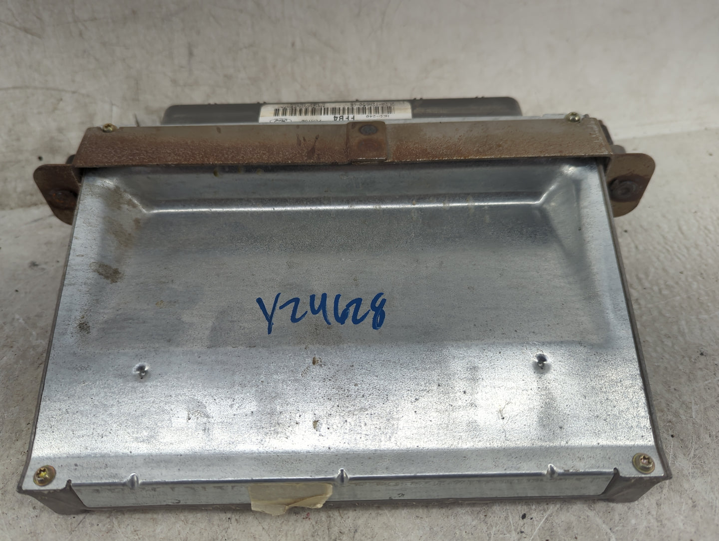 2002 Ford Explorer PCM Engine Control Computer ECU ECM PCU OEM P/N:2L2A-12A650-CE Fits OEM Used Auto Parts - Oemusedautopart