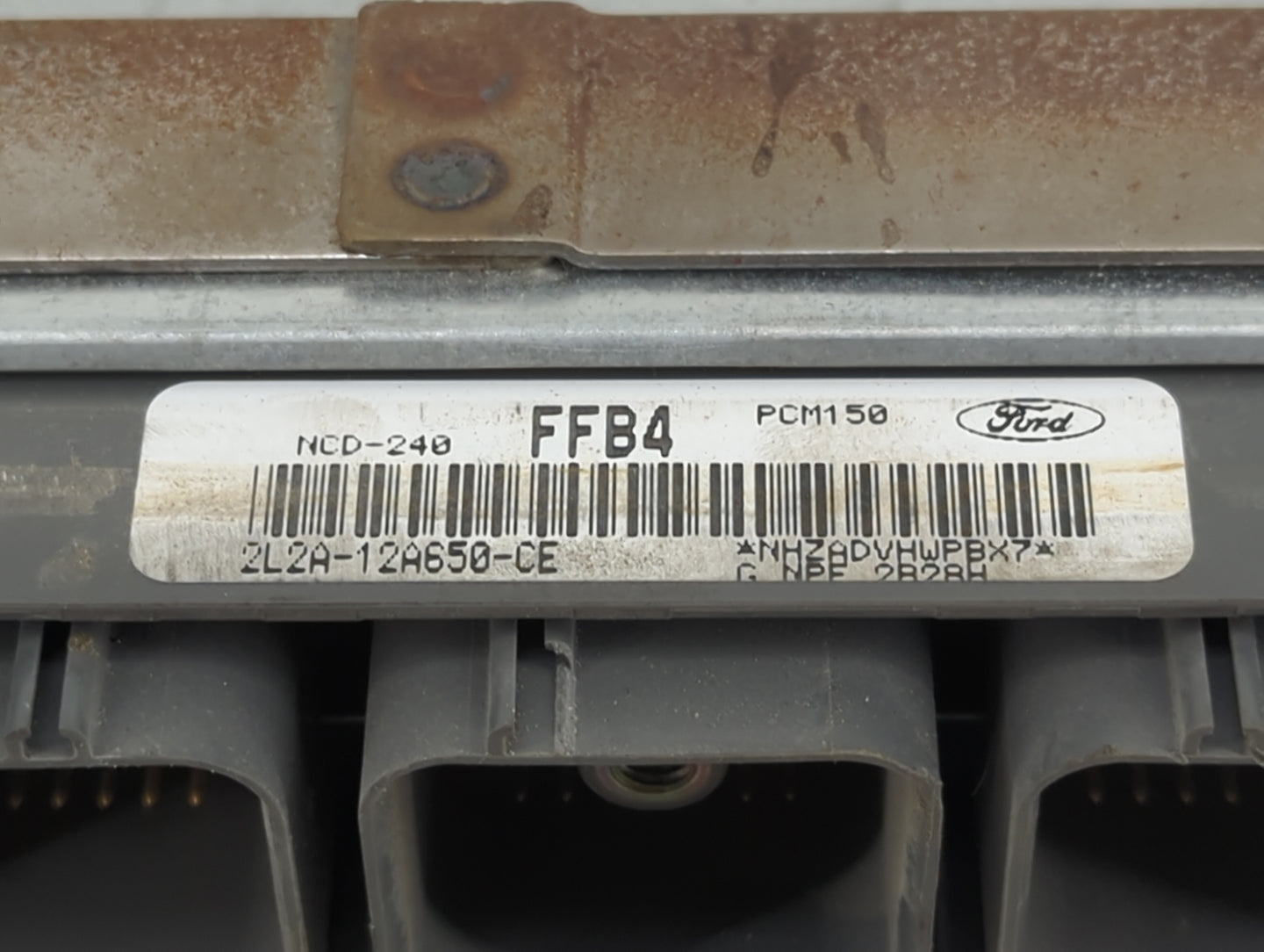 2002 Ford Explorer PCM Engine Control Computer ECU ECM PCU OEM P/N:2L2A-12A650-CE Fits OEM Used Auto Parts - Oemusedautopart