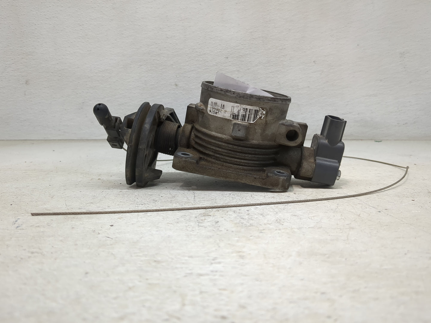 2002 Ford Explorer Throttle Body P/N:1L2E-AA Fits OEM Used Auto Parts - Oemusedautoparts1.com