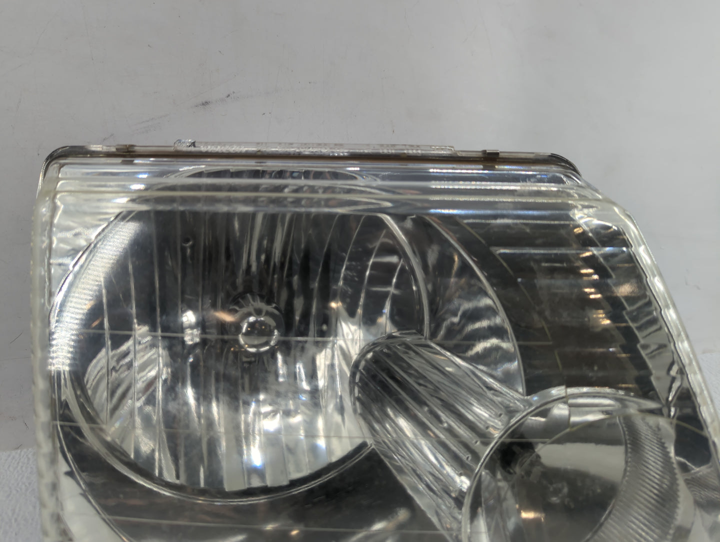 2002-2005 Ford Explorer Passenger Right Oem Head Light Headlight Lamp - Oemusedautoparts1.com