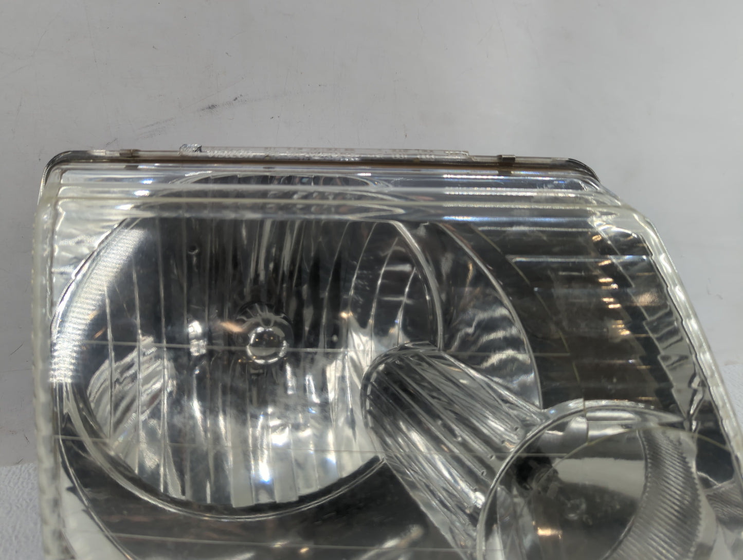 2002-2005 Ford Explorer Passenger Right Oem Head Light Headlight Lamp - Oemusedautoparts1.com