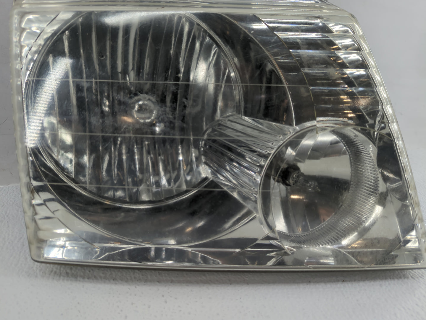 2002-2005 Ford Explorer Passenger Right Oem Head Light Headlight Lamp - Oemusedautoparts1.com