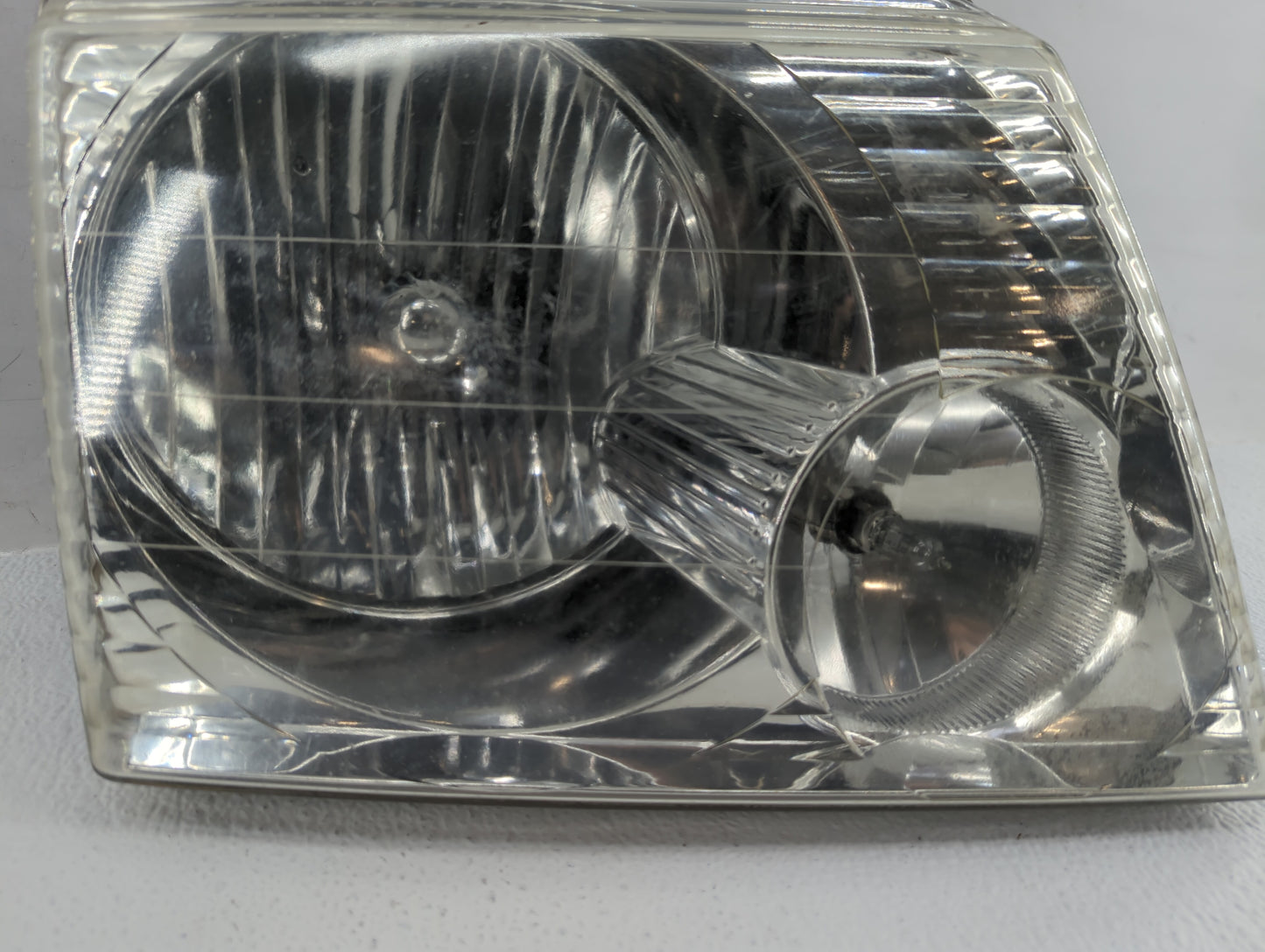 2002-2005 Ford Explorer Passenger Right Oem Head Light Headlight Lamp - Oemusedautoparts1.com