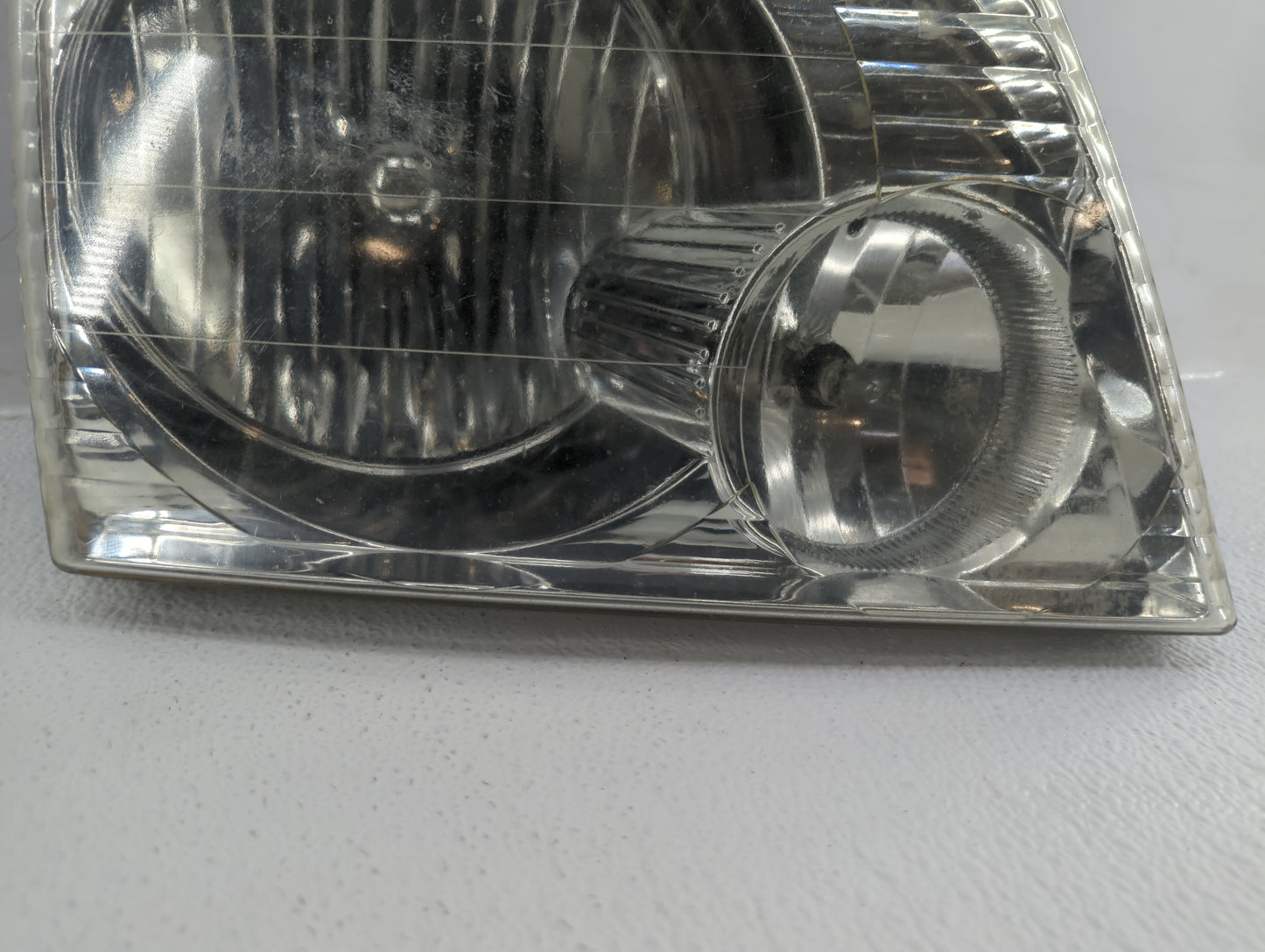 2002-2005 Ford Explorer Passenger Right Oem Head Light Headlight Lamp - Oemusedautoparts1.com