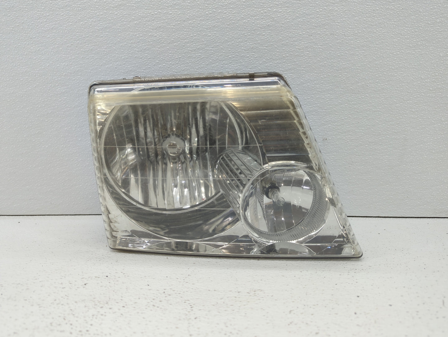 2002-2005 Ford Explorer Passenger Right Oem Head Light Headlight Lamp - Oemusedautoparts1.com