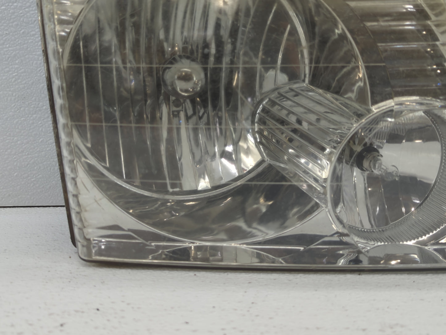2002-2005 Ford Explorer Passenger Right Oem Head Light Headlight Lamp - Oemusedautoparts1.com