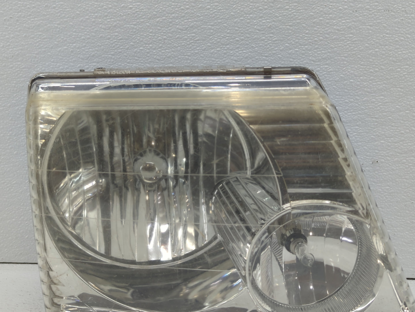 2002-2005 Ford Explorer Passenger Right Oem Head Light Headlight Lamp - Oemusedautoparts1.com