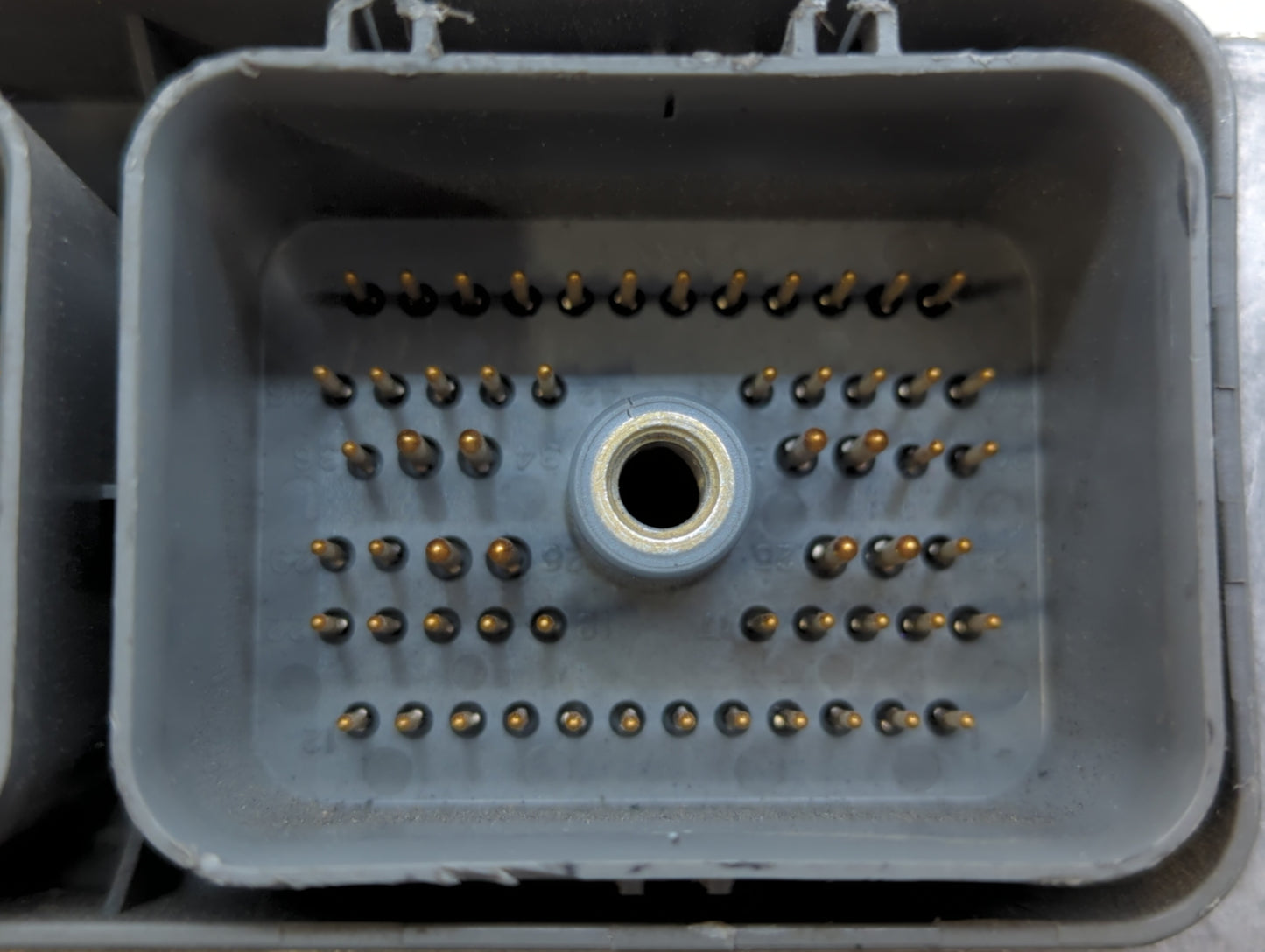 2002 Ford Explorer PCM Engine Control Computer ECU ECM PCU OEM P/N:1L2F-12A650-AGL 1L2F-12A650-AGF, 1L2F-12A650-AGM Fits OEM