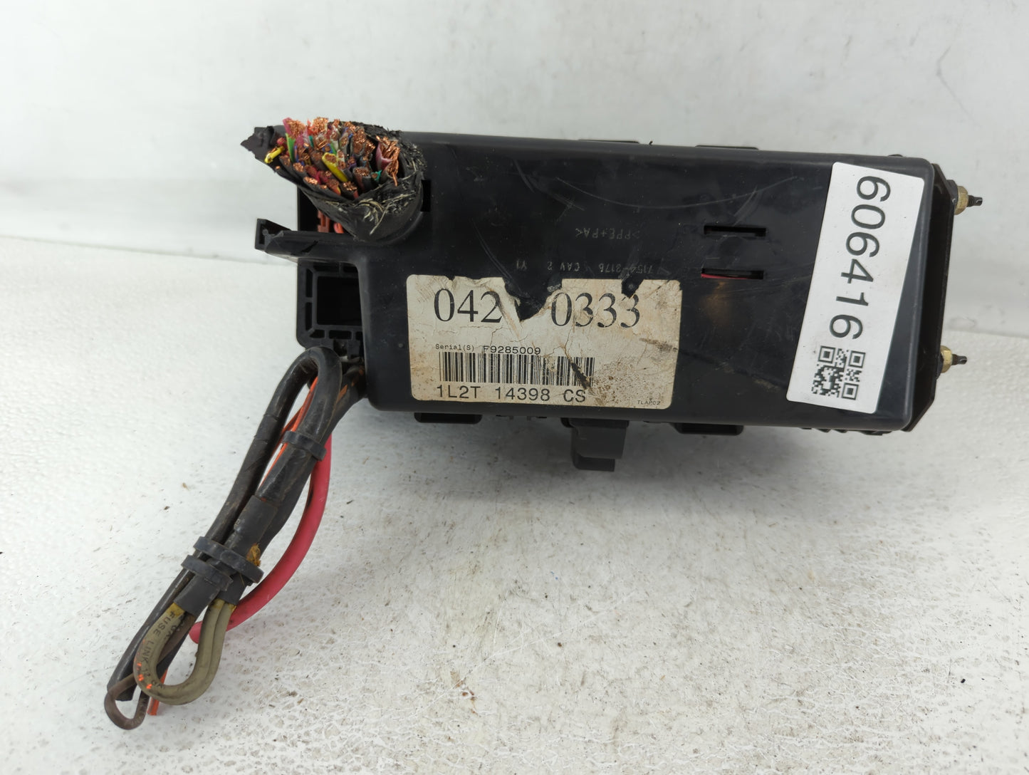 2001-2005 Ford Explorer Fusebox Fuse Box Panel Relay Module P/N:1L2T14398CL Fits Fits 2001 2002 2003 2004 2005 OEM Used Auto