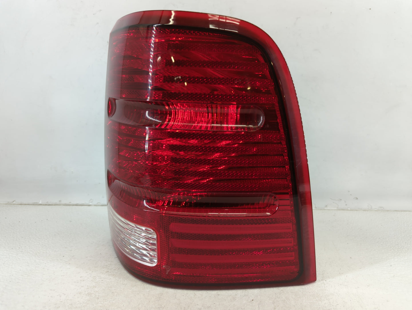 2002-2005 Ford Explorer Tail Light Assembly Passenger Right OEM P/N:1L2X-13B504-B Fits Fits 2002 2003 2004 2005 OEM Used Aut