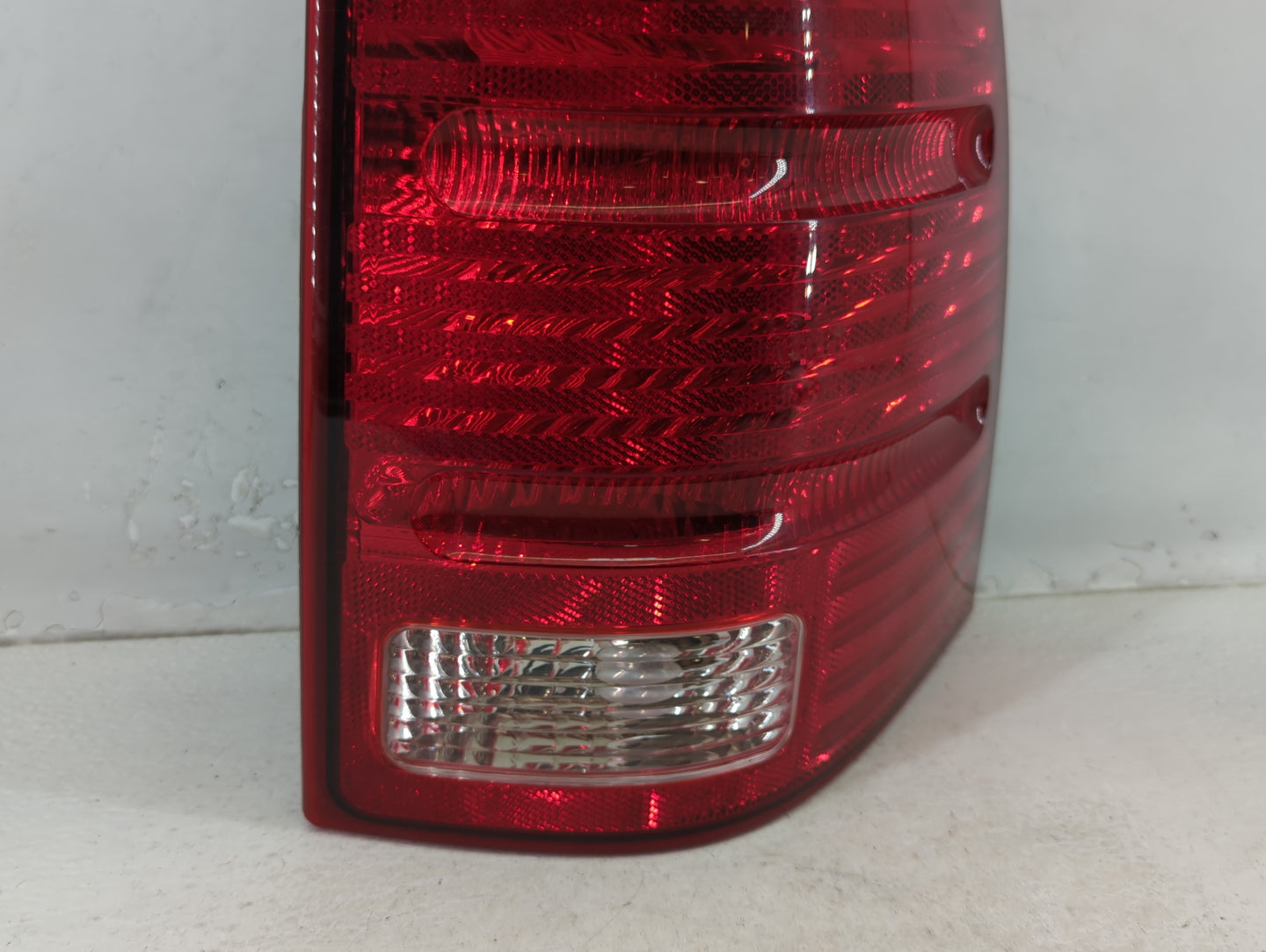 2002-2005 Ford Explorer Tail Light Assembly Passenger Right OEM P/N:1L2X-13B504-B Fits Fits 2002 2003 2004 2005 OEM Used Aut