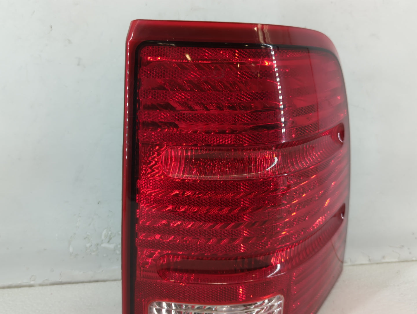 2002-2005 Ford Explorer Tail Light Assembly Passenger Right OEM P/N:1L2X-13B504-B Fits Fits 2002 2003 2004 2005 OEM Used Aut