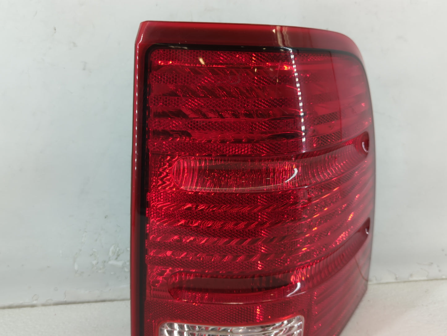2002-2005 Ford Explorer Tail Light Assembly Passenger Right OEM P/N:1L2X-13B504-B Fits Fits 2002 2003 2004 2005 OEM Used Aut