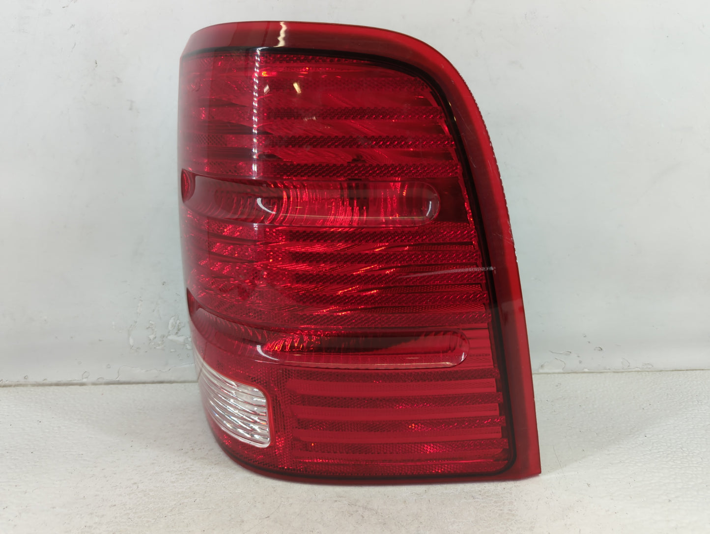 2002-2005 Ford Explorer Tail Light Assembly Passenger Right OEM P/N:1L2X-13B504-B Fits Fits 2002 2003 2004 2005 OEM Used Aut