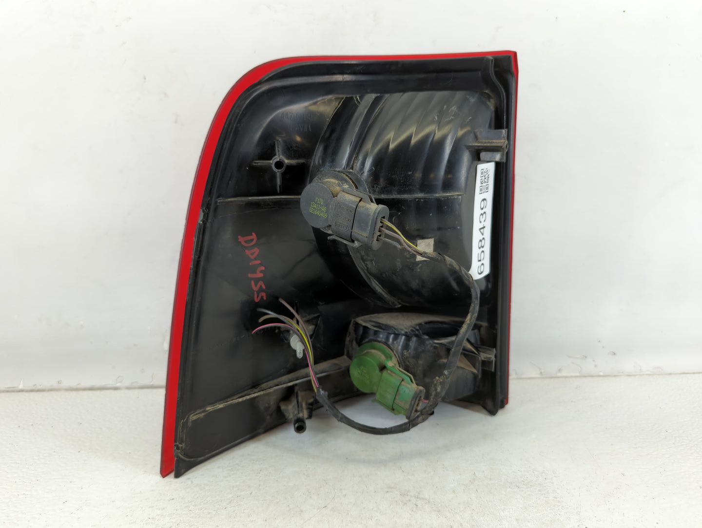2002-2005 Ford Explorer Tail Light Assembly Passenger Right OEM P/N:1L2X-13B504-B Fits Fits 2002 2003 2004 2005 OEM Used Aut