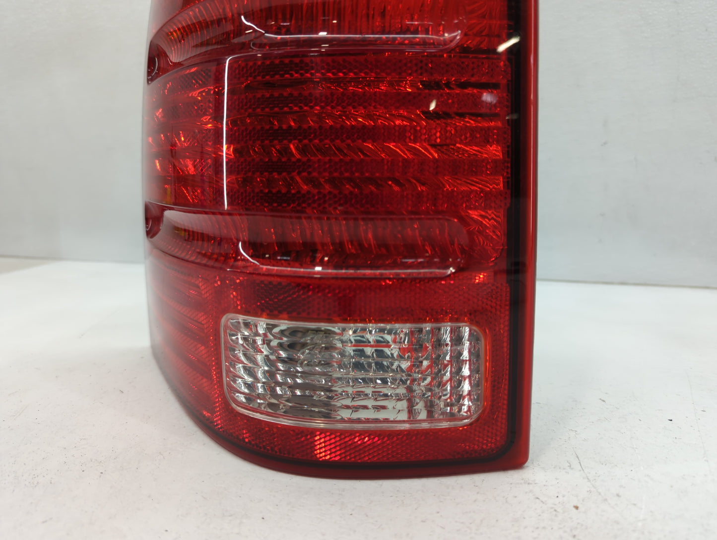 2001-2005 Ford Explorer Tail Light Assembly Driver Left OEM P/N:44ZH-1465 Fits Fits 2001 2002 2003 2004 2005 OEM Used Auto P