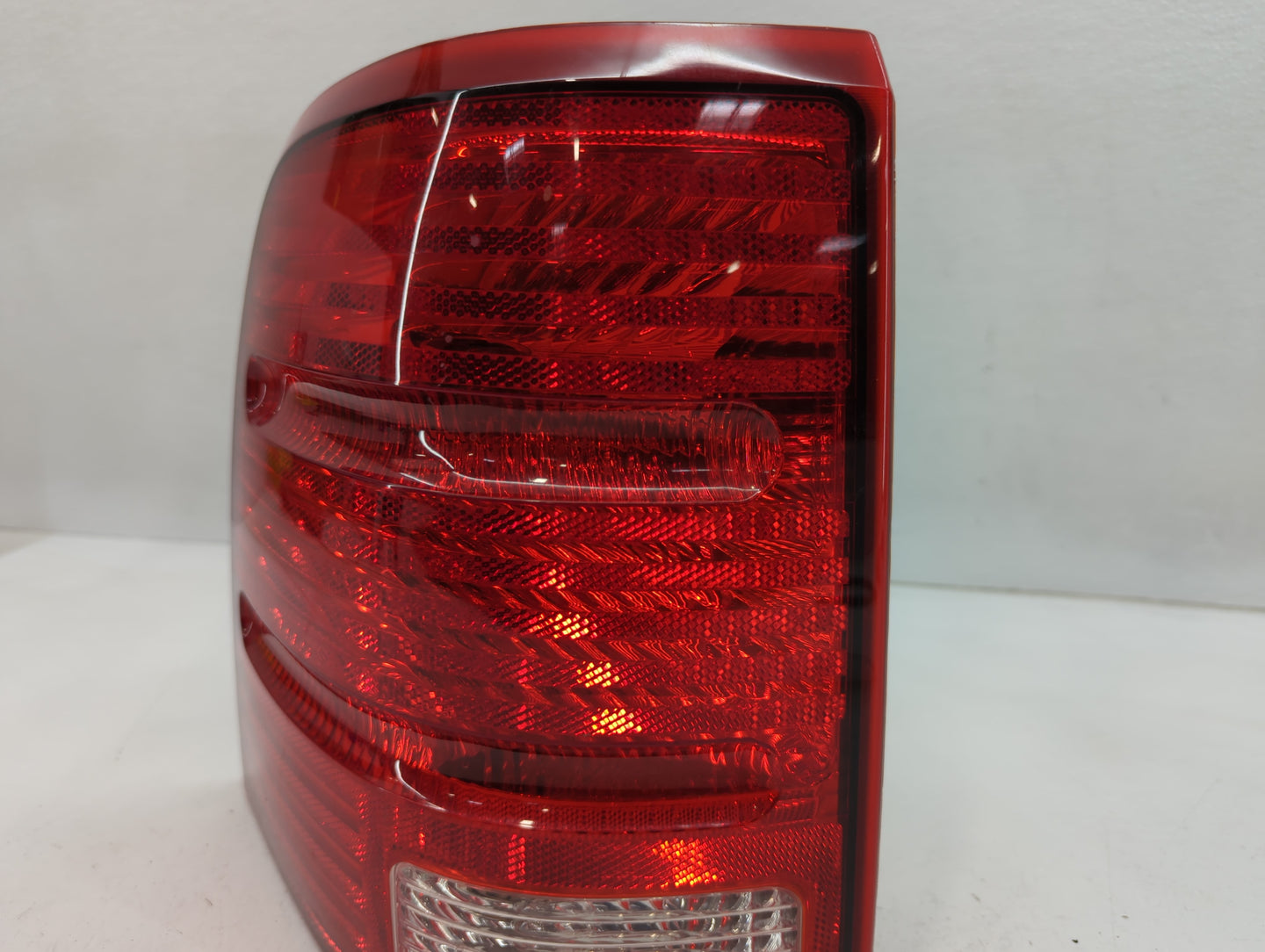 2001-2005 Ford Explorer Tail Light Assembly Driver Left OEM P/N:44ZH-1465 Fits Fits 2001 2002 2003 2004 2005 OEM Used Auto P