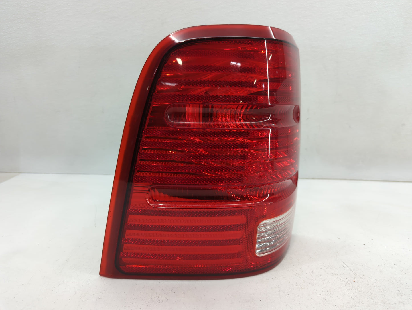 2001-2005 Ford Explorer Tail Light Assembly Driver Left OEM P/N:44ZH-1465 Fits Fits 2001 2002 2003 2004 2005 OEM Used Auto P