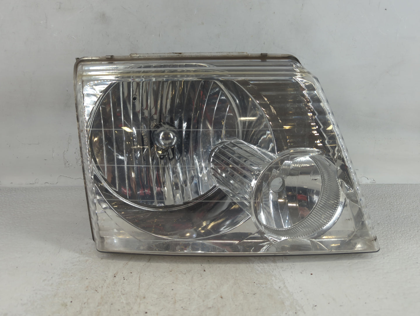 2002-2005 Ford Explorer Passenger Right Oem Head Light Headlight Lamp - Oemusedautoparts1.com