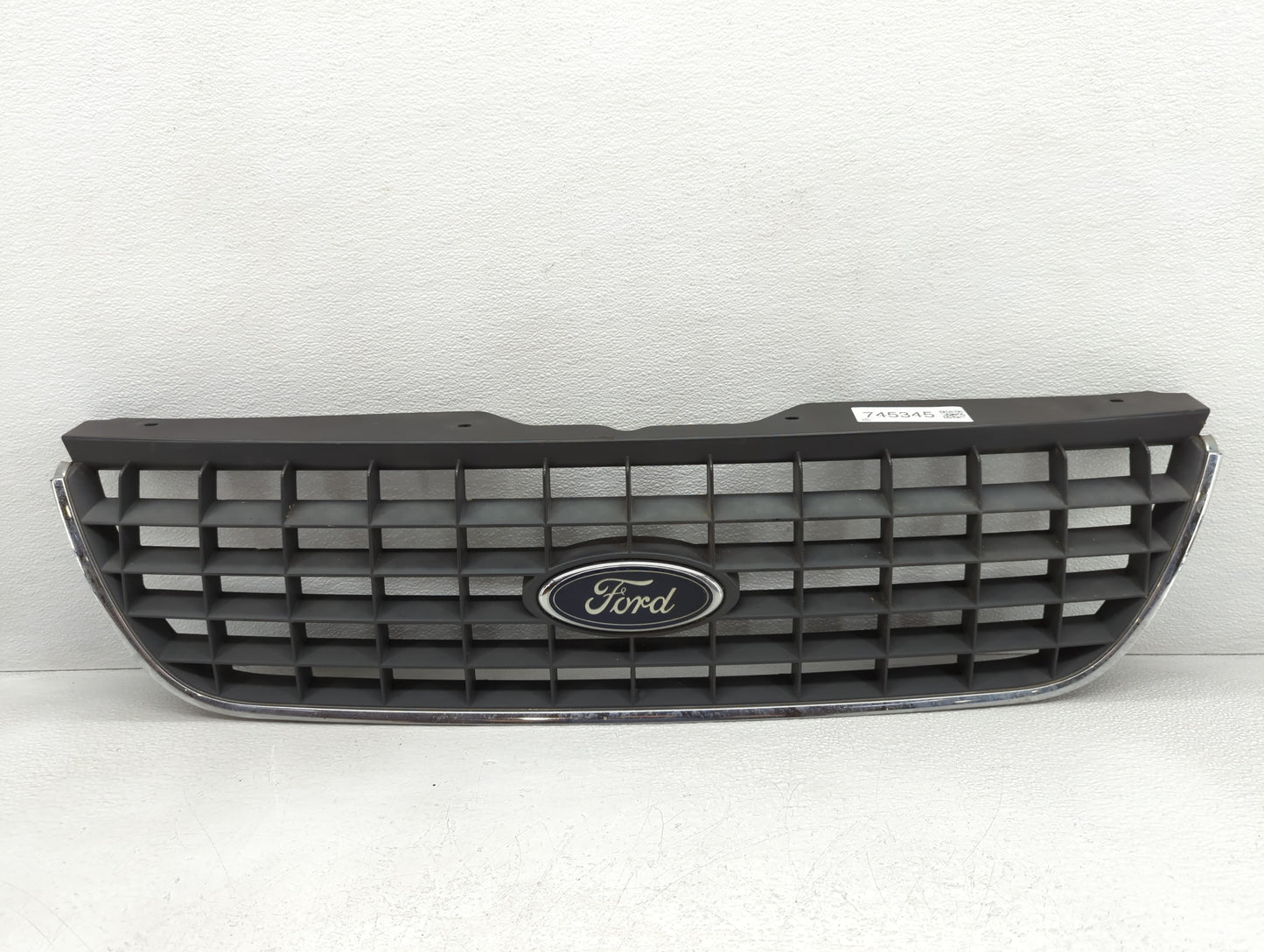 2002-2002 Ford Explorer Front Grille Bumper Not Included - Oemusedautoparts1.com