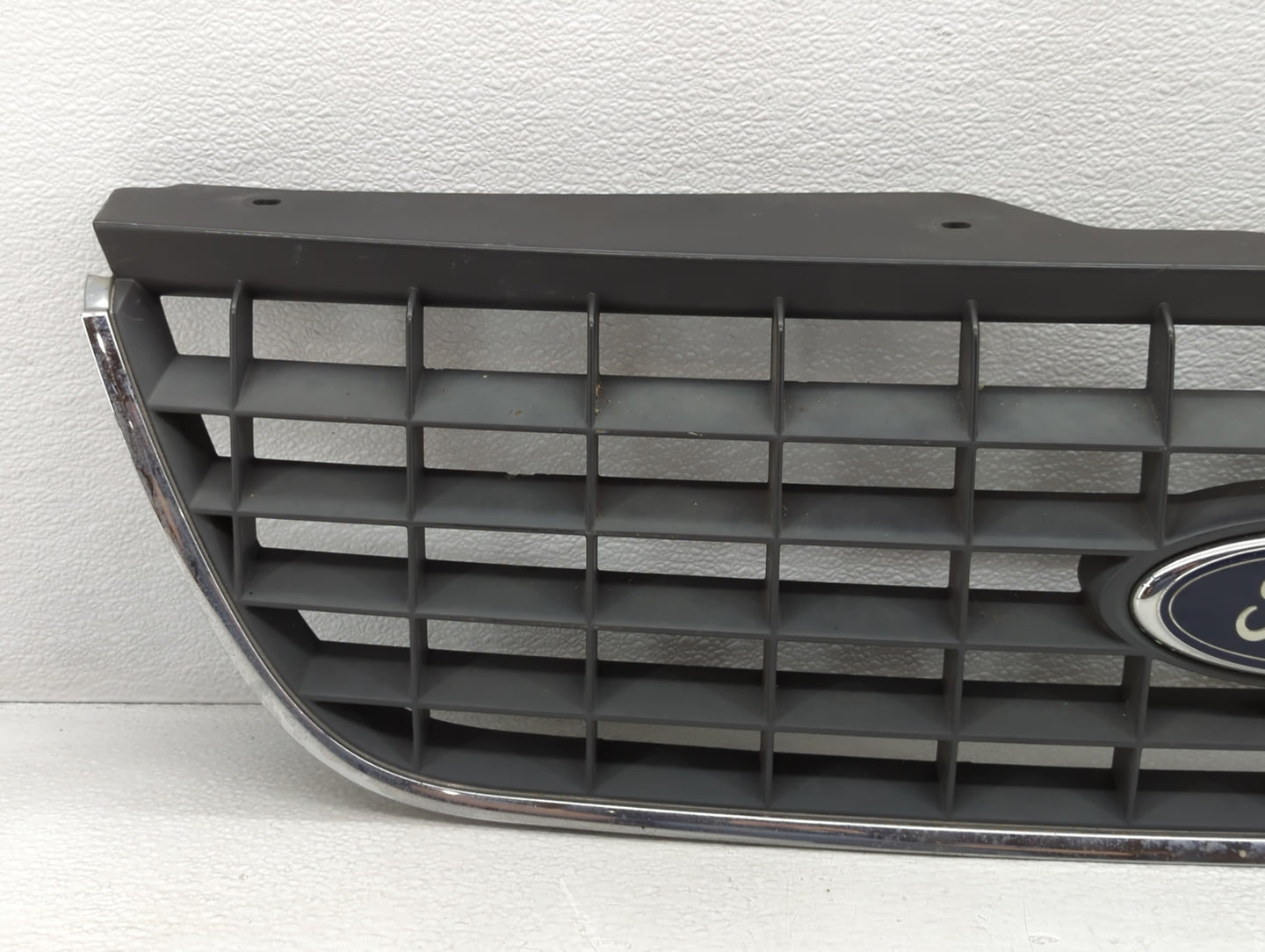 2002-2002 Ford Explorer Front Grille Bumper Not Included - Oemusedautoparts1.com