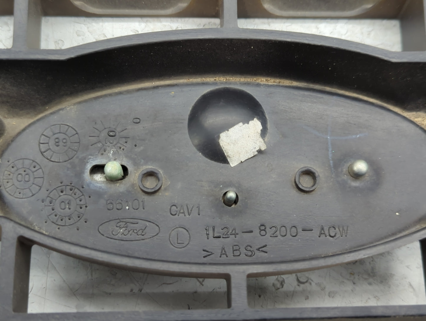 2002-2002 Ford Explorer Front Grille Bumper Not Included - Oemusedautoparts1.com