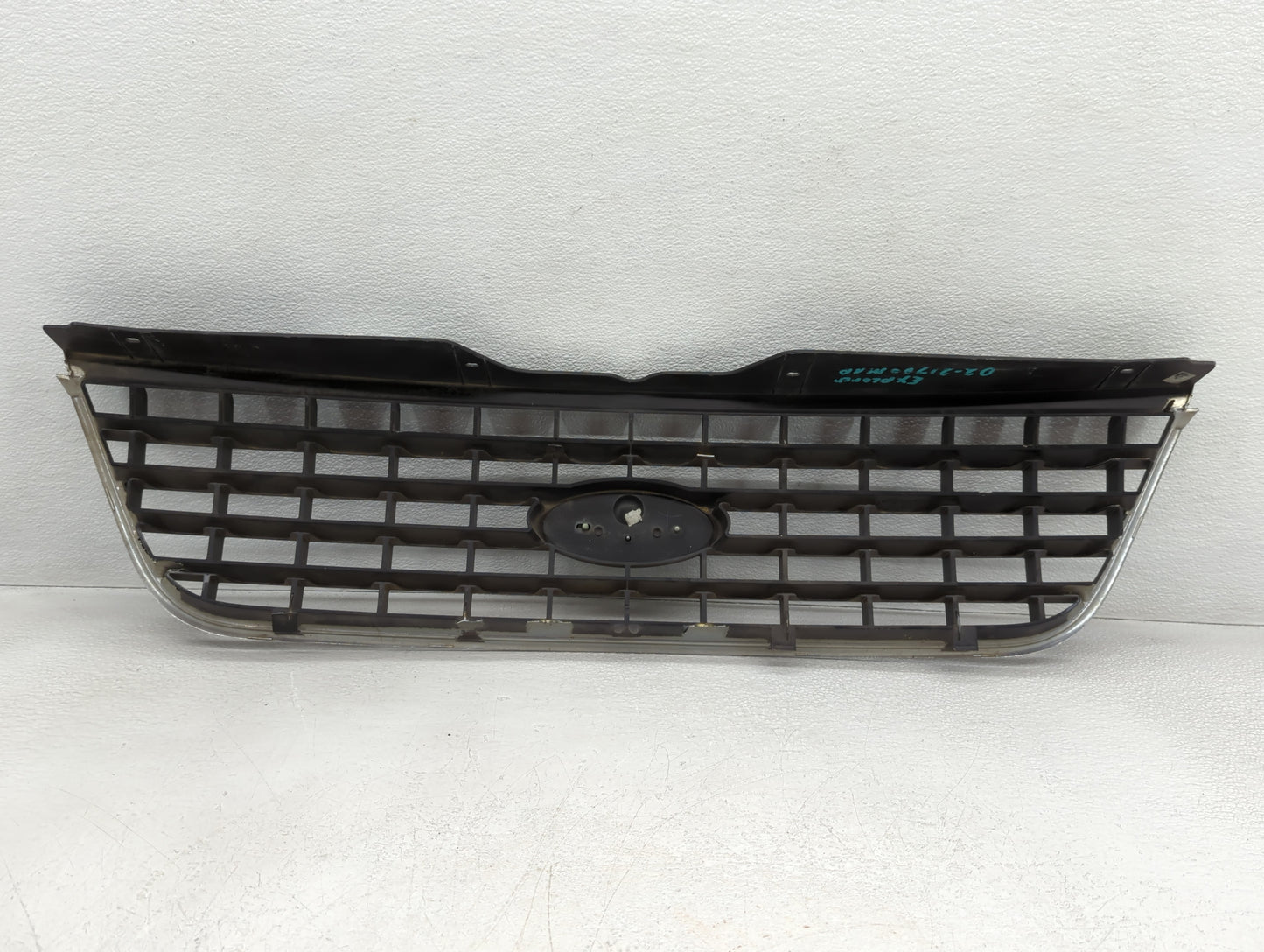 2002-2002 Ford Explorer Front Grille Bumper Not Included - Oemusedautoparts1.com