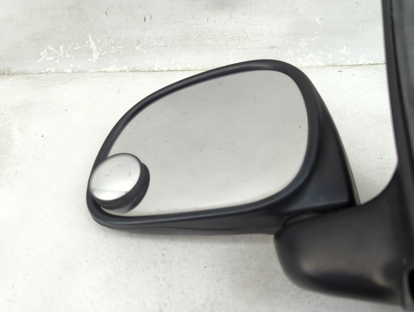 2002-2004 Ford F-150 Driver Side View Mirror - Left Door Mirror OEM Used - Oemusedautoparts1.com