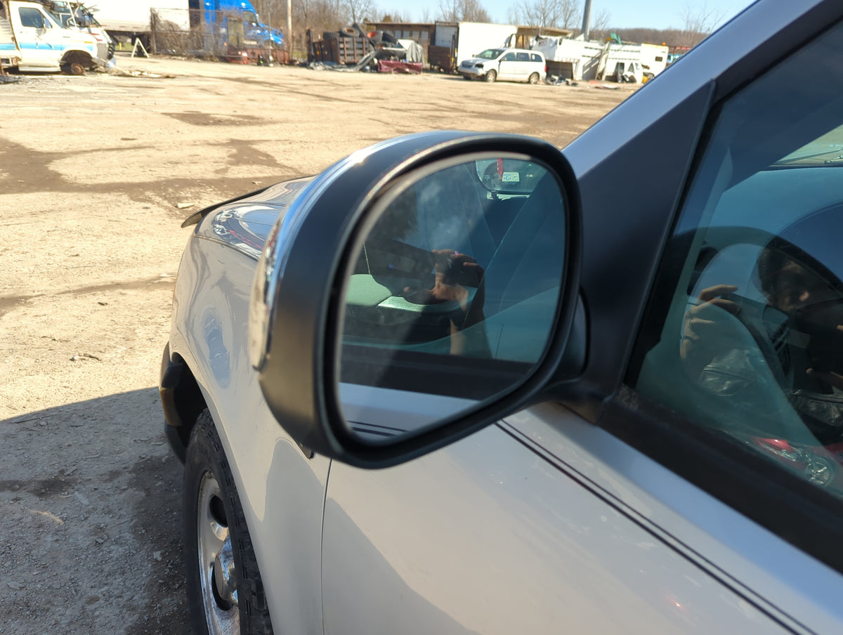 1998-2004 Ford F-150 Driver Side View Mirror - Left Door Mirror OEM Used - Oemusedautoparts1.com