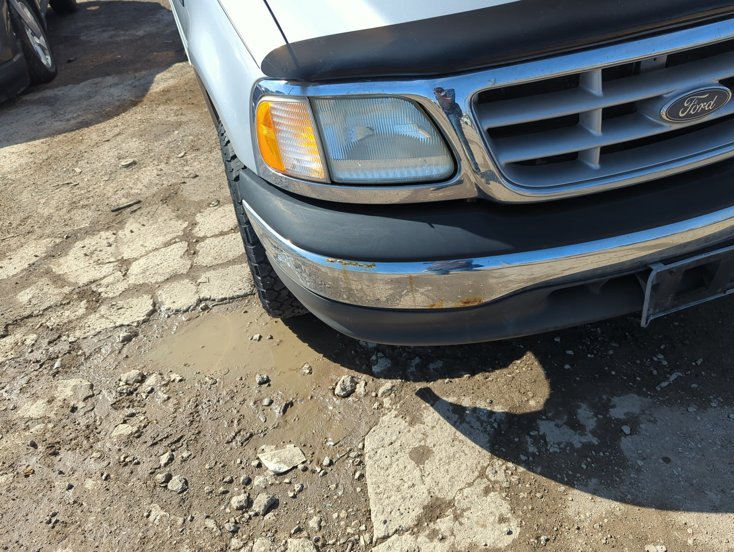 1999-2002 Ford F-150 Front Bumper - Oem 1403552 - Oemusedautoparts1.com
