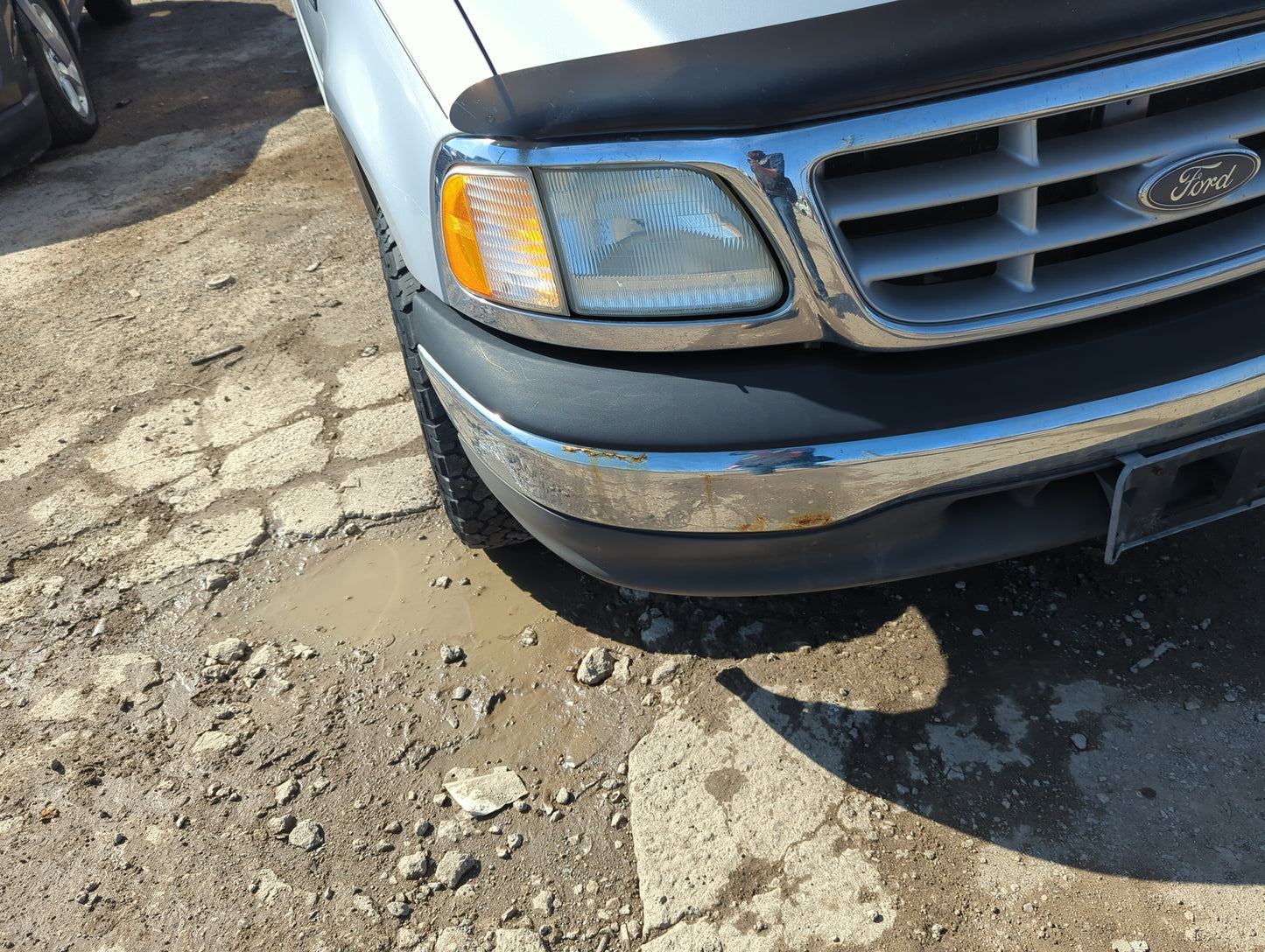 1999-2002 Ford F-150 Front Bumper - Oem 1403552 - Oemusedautoparts1.com