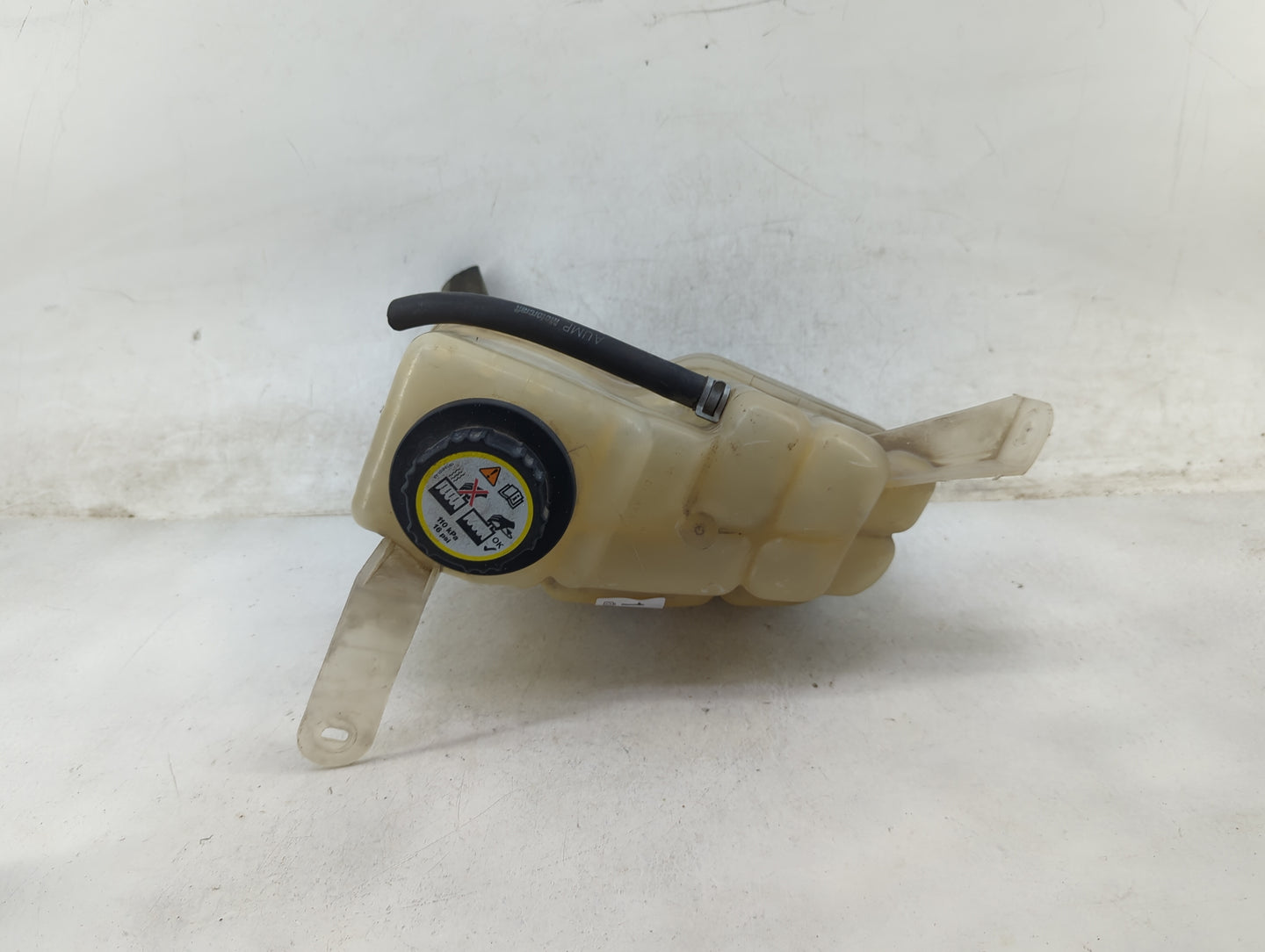 2002 Ford F-150 Radiator Coolant Overflow Expansion Tank Bottle - Oemusedautoparts1.com