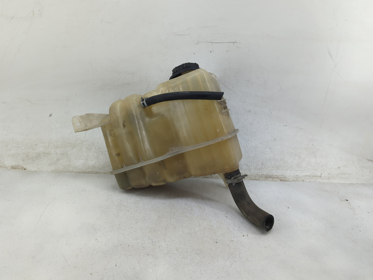 2002 Ford F-150 Radiator Coolant Overflow Expansion Tank Bottle - Oemusedautoparts1.com
