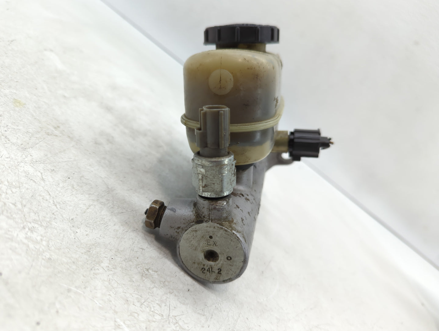 2002-2003 Ford F-150 Brake Master Cylinder - Oemusedautoparts1.com