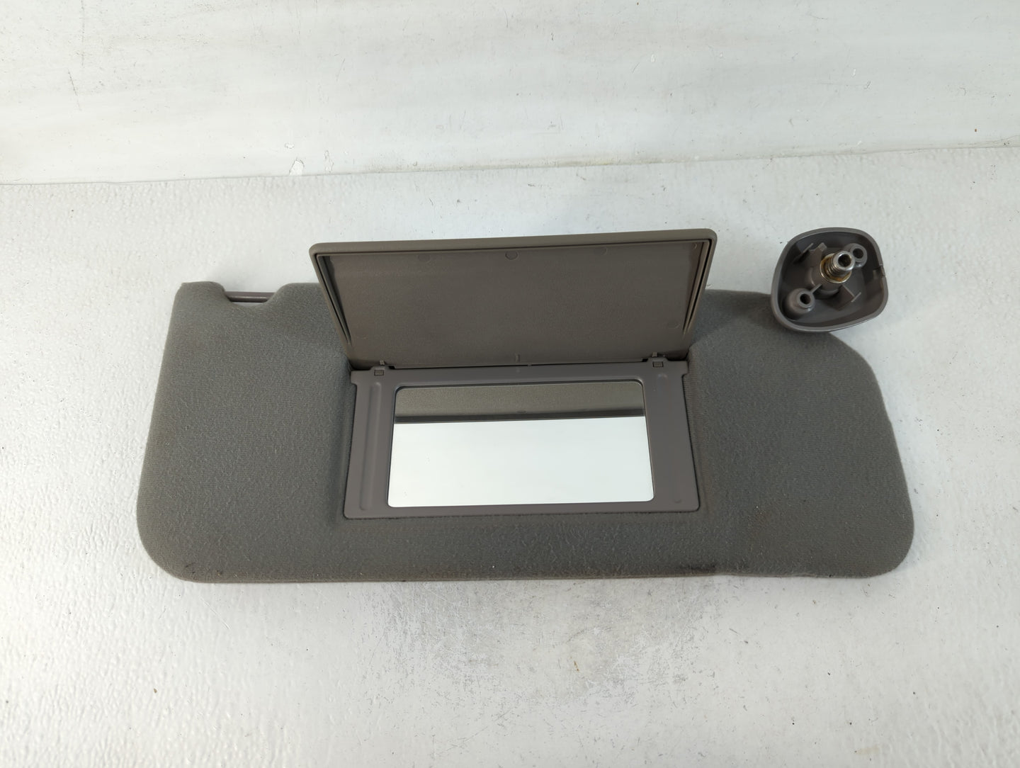 2002-2004 Ford F-150 Sun Visor Shade Replacement Passenger Right Mirror Fits Fits 2002 2003 2004 OEM Used Auto Parts - Oemus