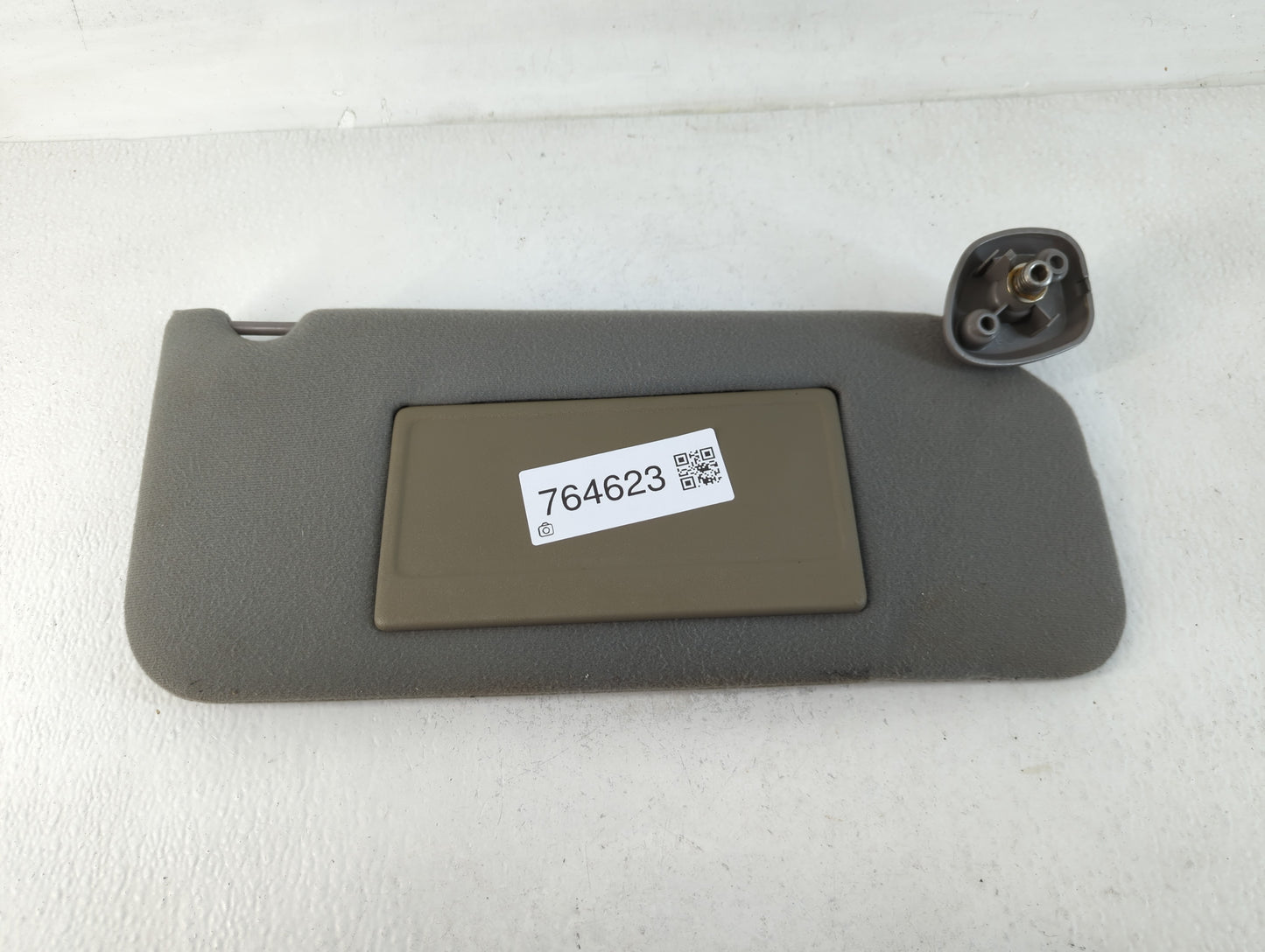 2002-2004 Ford F-150 Sun Visor Shade Replacement Passenger Right Mirror Fits Fits 2002 2003 2004 OEM Used Auto Parts - Oemus