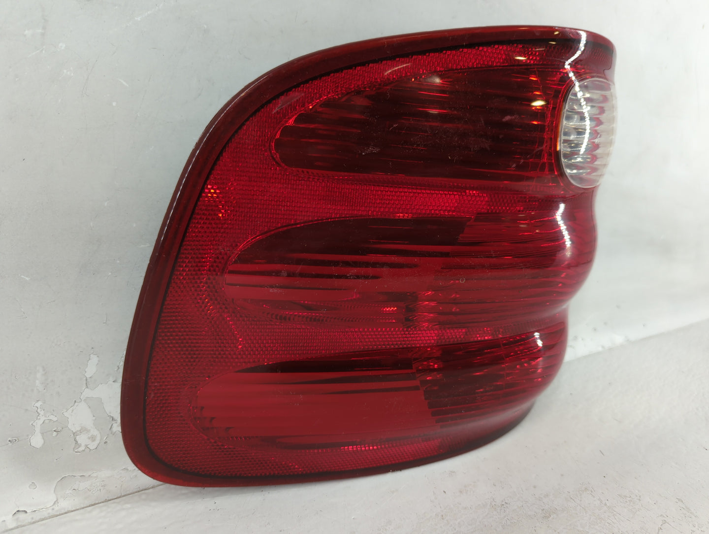 2000-2004 Ford F-150 Tail Light Assembly Driver Left OEM P/N:YL3X-13441-A 44ZH-1499A Fits Fits 2000 2001 2002 2003 2004 OEM 