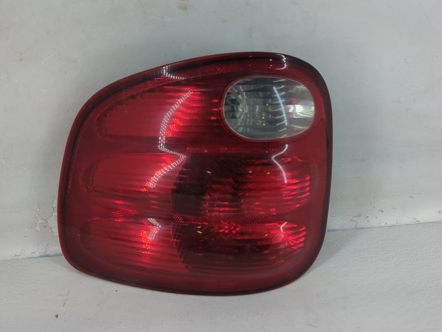 2000-2004 Ford F-150 Tail Light Assembly Driver Left OEM P/N:YL3X-13441-A Fits Fits 2000 2001 2002 2003 2004 OEM Used Auto P