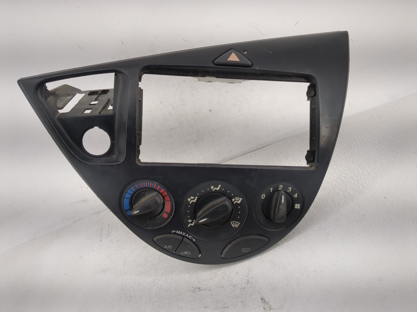 2000-2007 Ford Focus Climate Control Module Temperature AC/Heater Replacement P/N:44ZG-2445 Fits OEM Used Auto Parts - Oemus