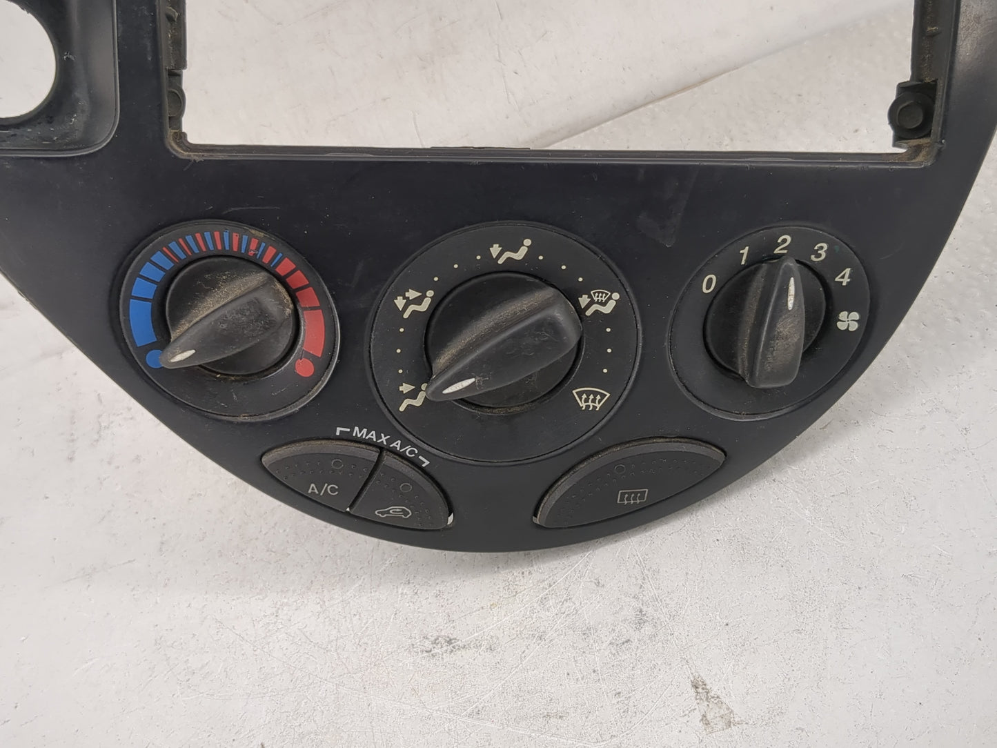 2000-2007 Ford Focus Climate Control Module Temperature AC/Heater Replacement P/N:44ZG-2445 Fits OEM Used Auto Parts - Oemus